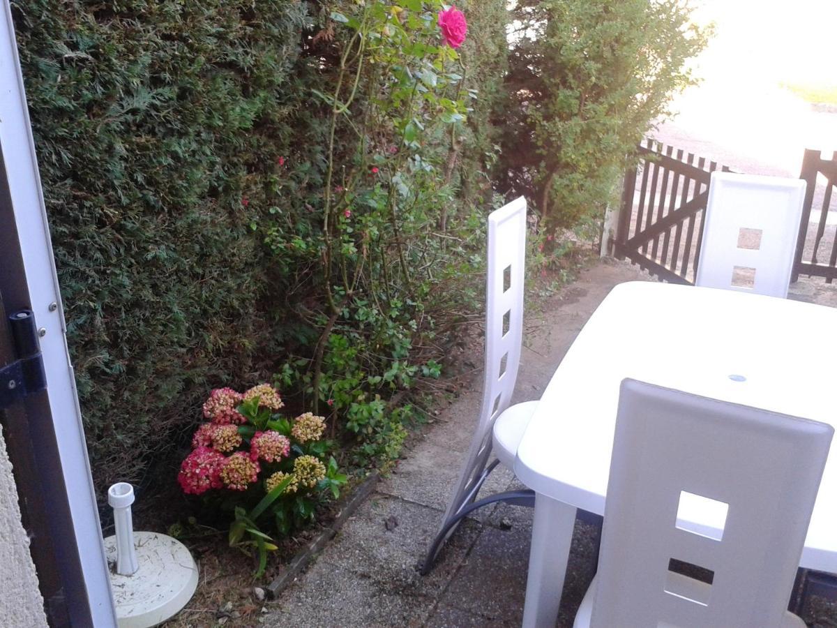 Appartement Charmant A Villers Sur Mer 30 M² Avec Terrasse Exterior photo