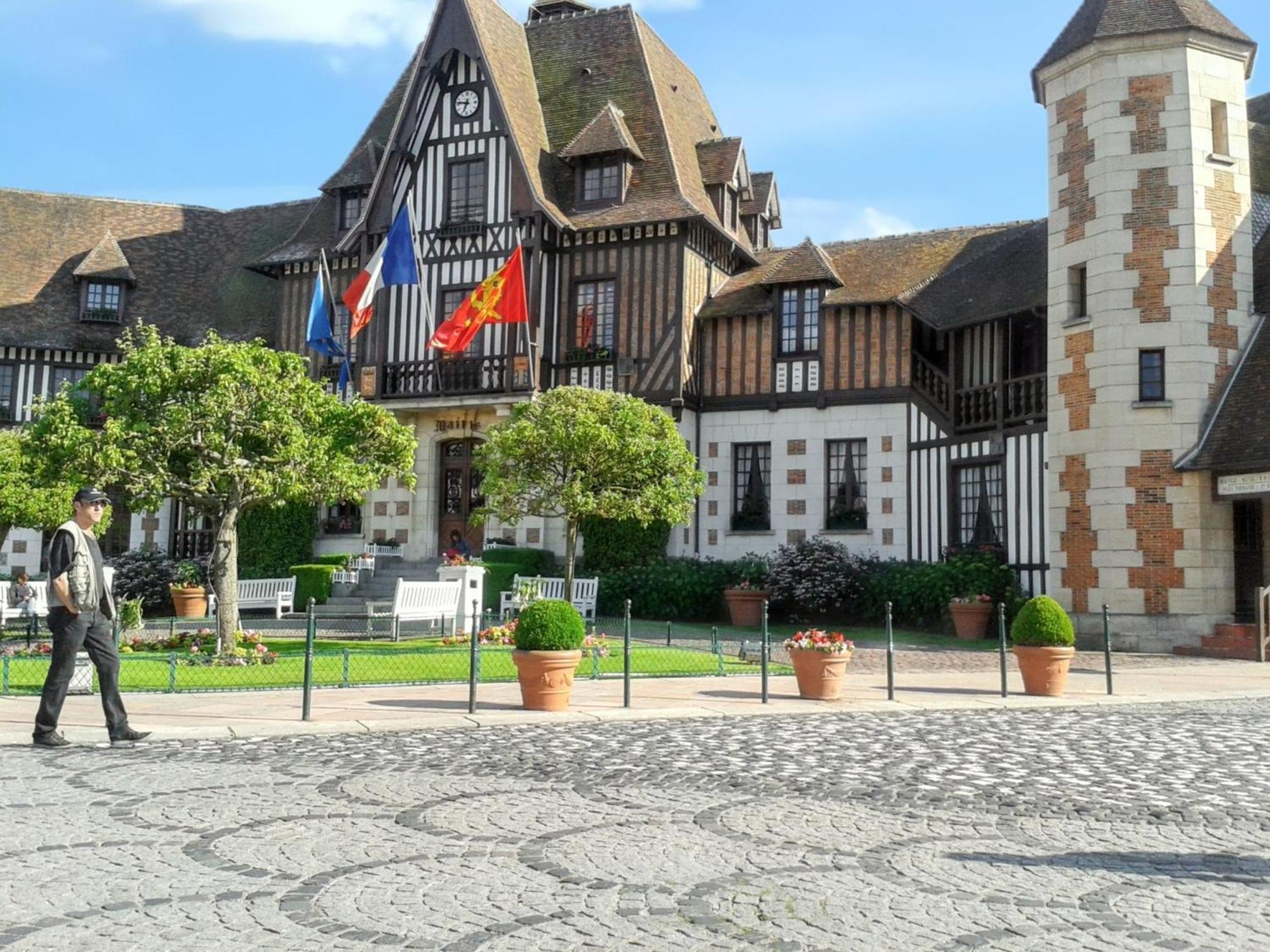 Appartement Charmant A Villers Sur Mer 30 M² Avec Terrasse Exterior photo